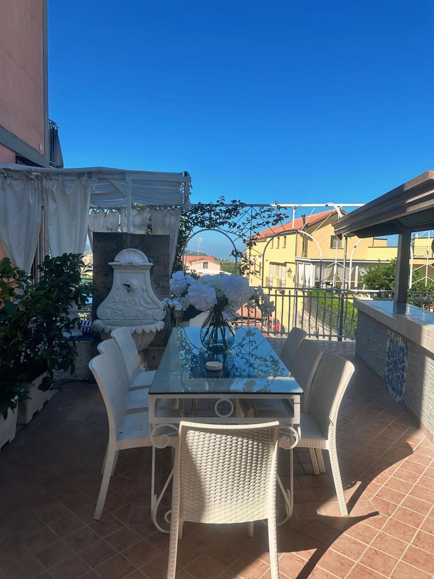 Maison Vico94 Вико Екуензе Екстериор снимка
